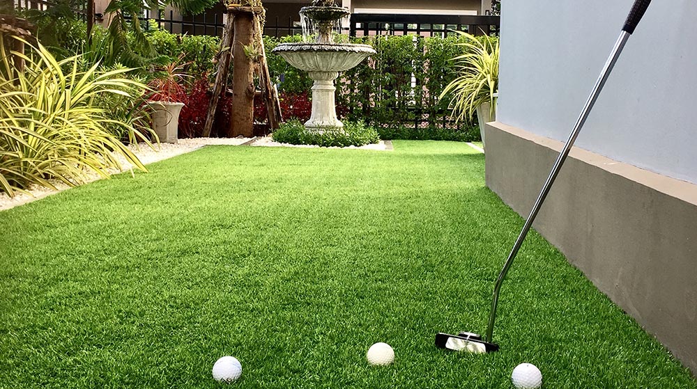 Residential artificial grass putting green