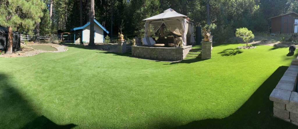 Backyard artificial lawn install