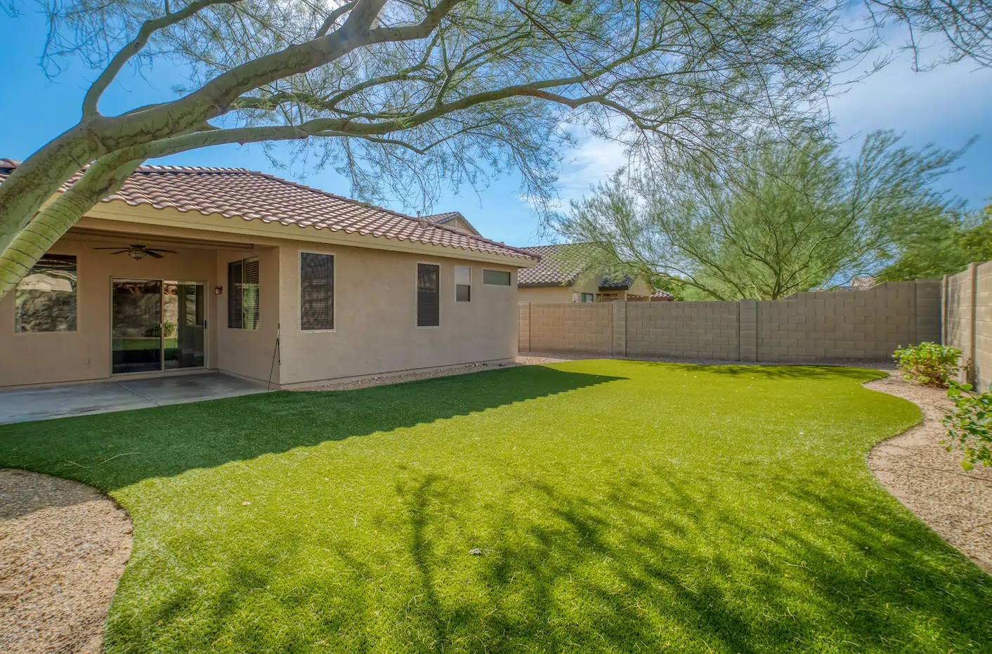 backyard synthetic grass lawn